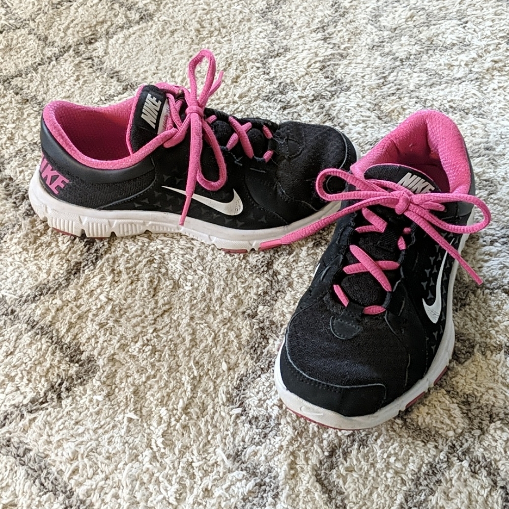 DONATING DECEMBER 22 - Nike Flex Training Black and Pink 4Y